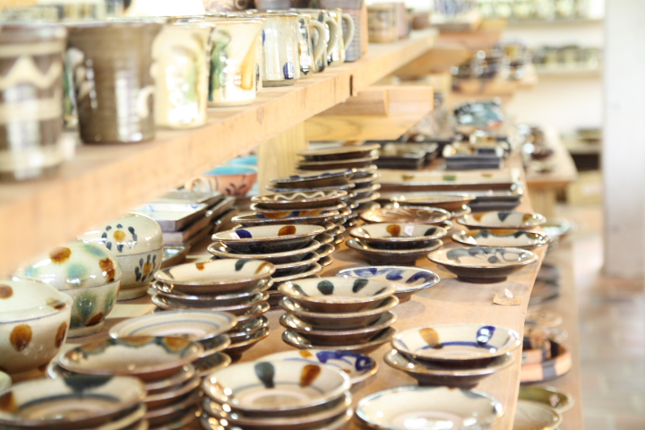 陶芸窯元が集まる「やちむんの里」