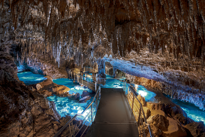 玉泉洞の青の泉