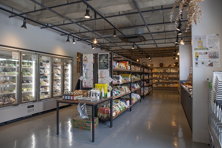 オーガニック市場てんぶす那覇店の店内