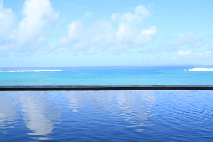 温泉に浸かって絶景ビューを楽しめます