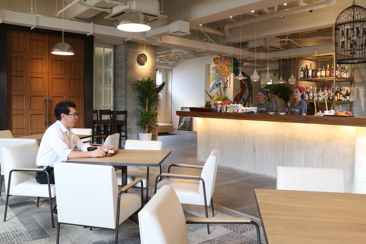 カフェスペースで朝ごはん