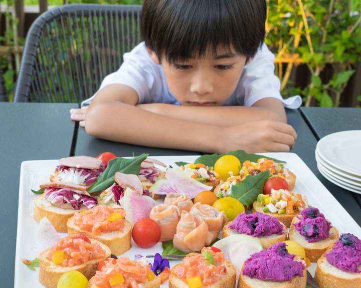 美味しそうな料理を見てる