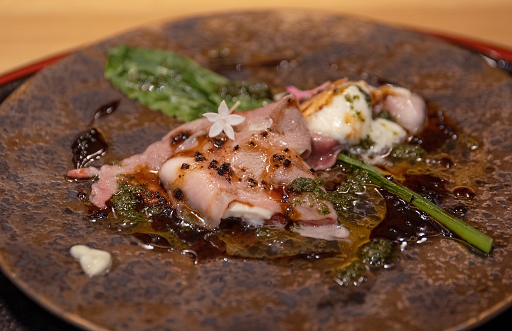 伝統を重んじながらも現代感覚を取り入れた、シェフ自慢の珠玉の料理