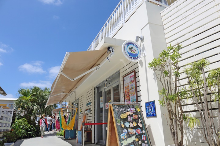「瀬長島ウミカジテラス」のHAMMOCK CAFE LA ISLA