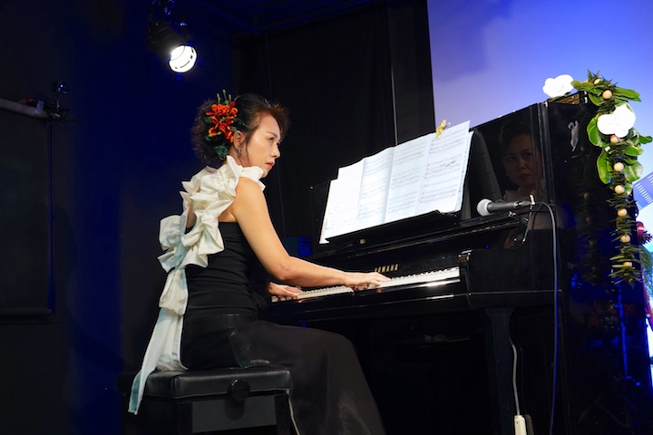 ピアノ奏者の次呂久早苗(じろく さなえ)さん