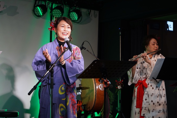 民謡歌手の金城ひろみ(きんじょう ひろみ)さん