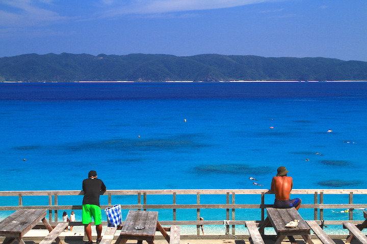 古座間味ビーチにあるデッキ