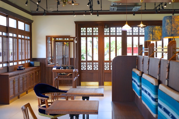 CAFE FIVE FOUR EVERの店内