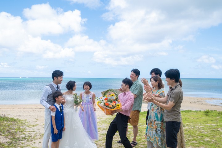 仲間も一緒に祝福