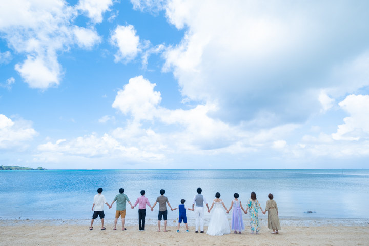 「大切な家族、大好きな仲間と手を繋いだ写真」