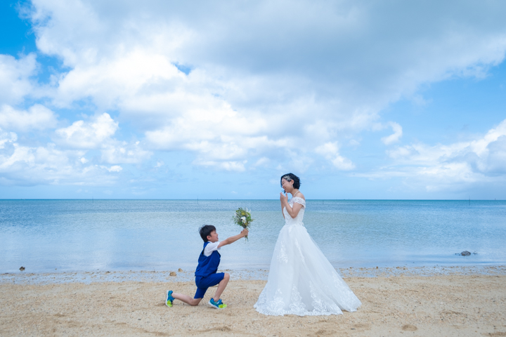 「出番だよー！」と呼ばれて、演じたポーズは小さな王子のプロポーズショット。