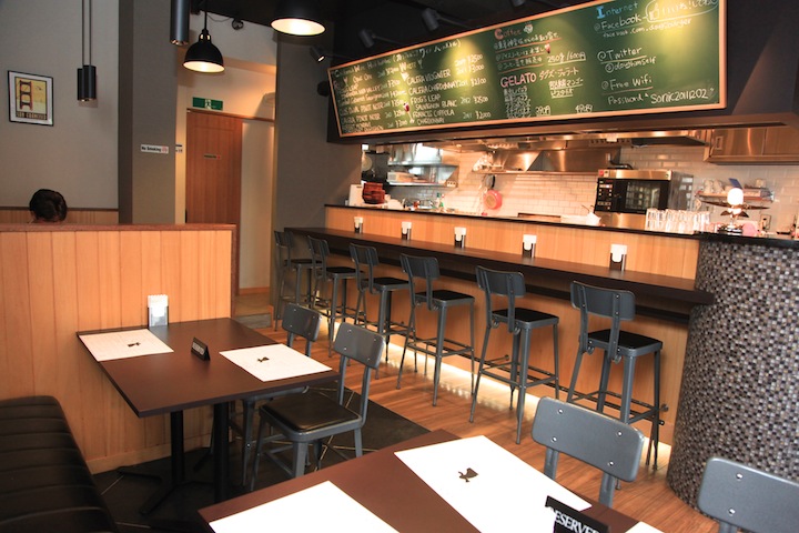 DOUG'S BURGER 内観