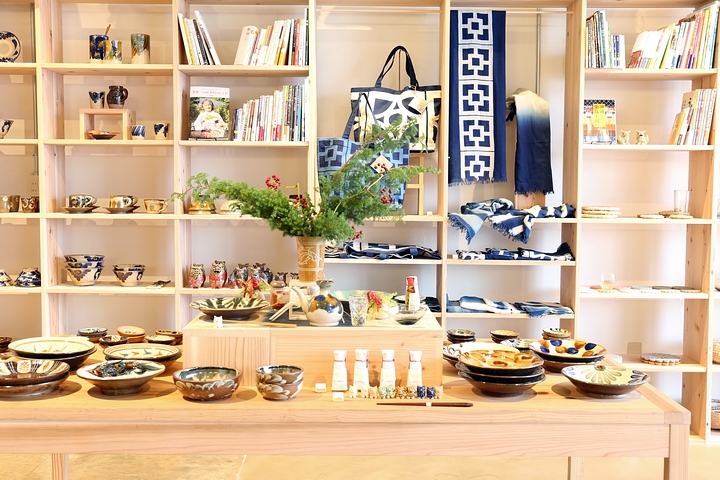 南風原町にオープンした『ゆいまーる沖縄 本店』には、沖縄の“価値観”や“思い”を形にしたアイテムが揃っています。