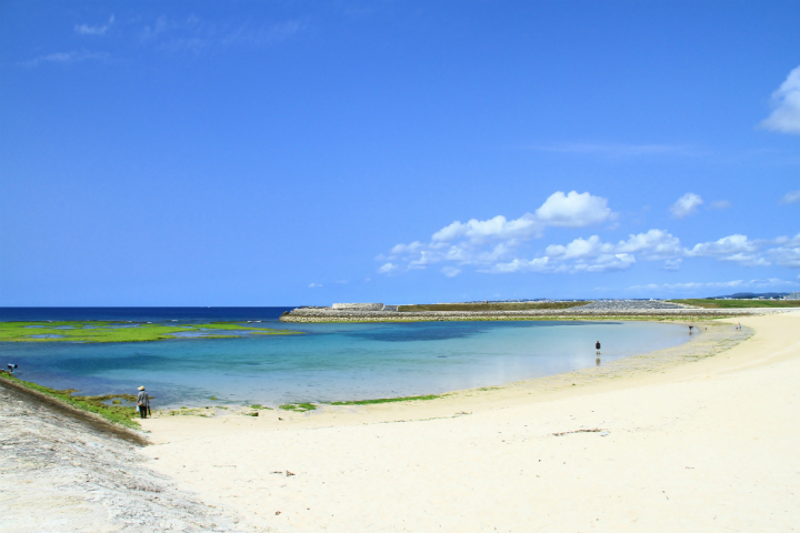 春先の宜野湾トロピカルビーチ